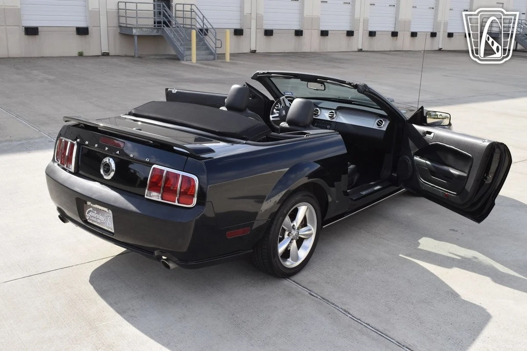 2009 Ford S197 Mustang - Image 11 of 12