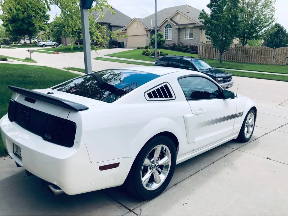 2009 Ford S197 Mustang - Image 2 of 10