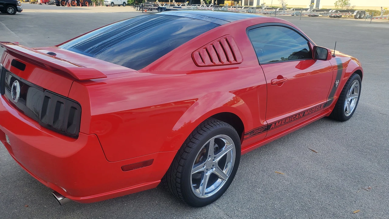 2009 Ford S197 Mustang - Image 2 of 7