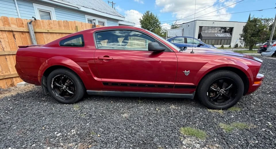 2009 Ford S197 Mustang - Image 2 of 8