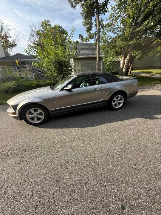 2009 Ford S197 Mustang - Image 2 of 6