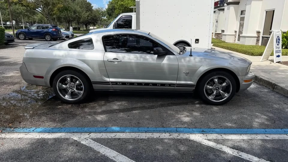 2009 Ford S197 Mustang - Image 9 of 20