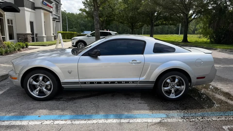 2009 Ford S197 Mustang - Image 2 of 20