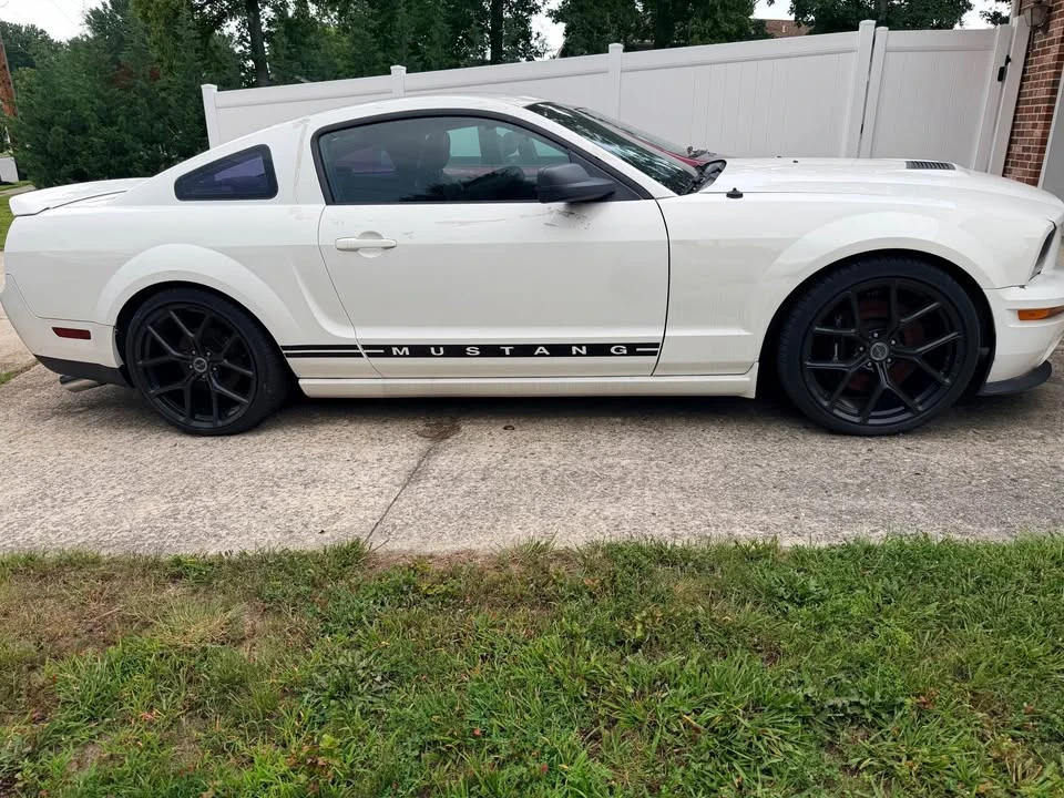 2009 Ford S197 Mustang - Image 2 of 6
