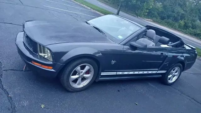 2009 Ford Mustang V6 Convertible 2D