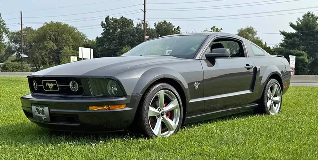 2009 Ford Mustang V6 Coupe 2D