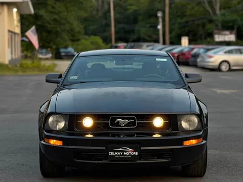 2009 Ford Mustang V6 Coupe 2D