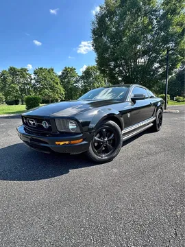 2009 Ford Mustang V6 Coupe 2D