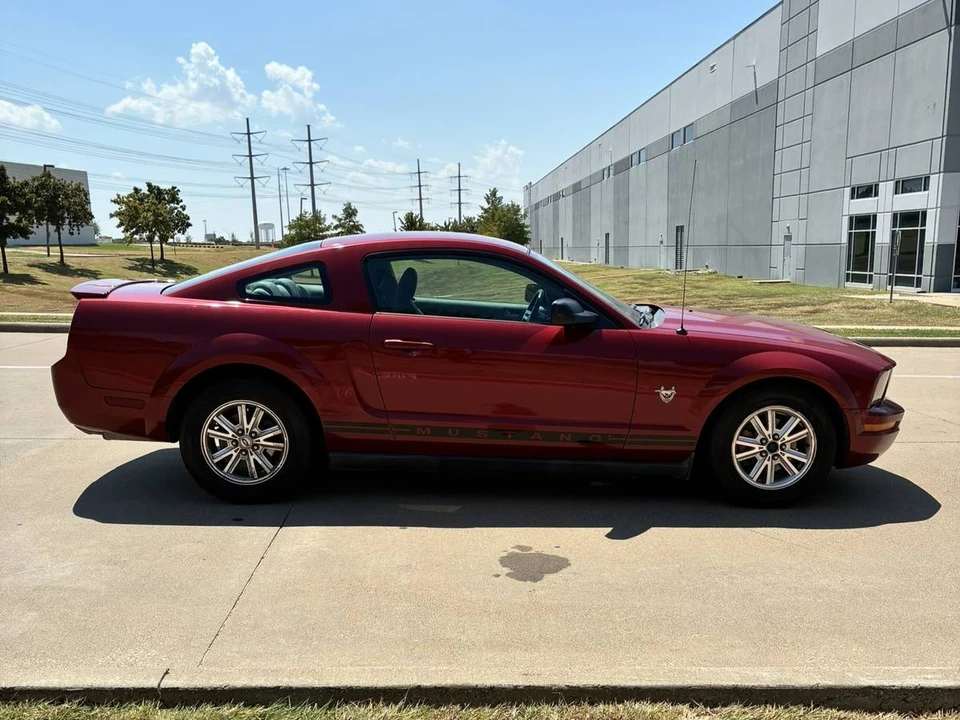 2009 Ford S197 Mustang - Image 7 of 16