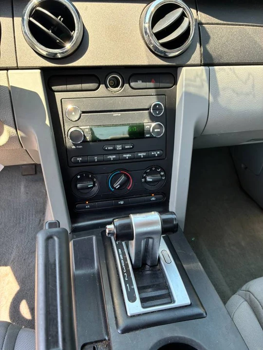 2009 Ford S197 Mustang - Image 15 of 16