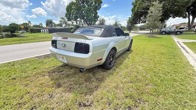 2009 Ford Mustang V6 Premium Convertible 2D