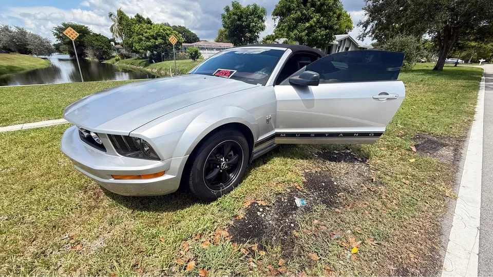 2009 Ford S197 Mustang - Image 6 of 8