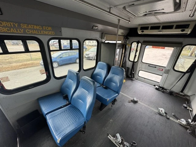 2009 Ford Econoline Van - Image 13 of 17