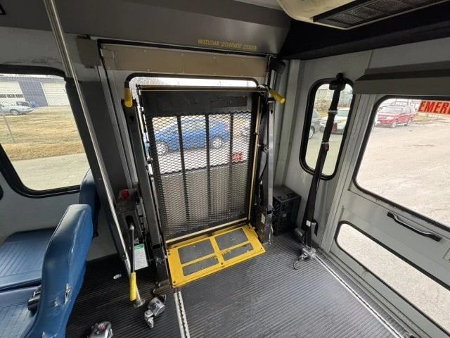 2009 Ford Econoline Van - Image 14 of 17