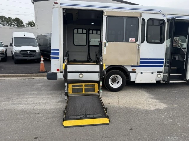 2009 Ford Econoline Van - Image 16 of 17