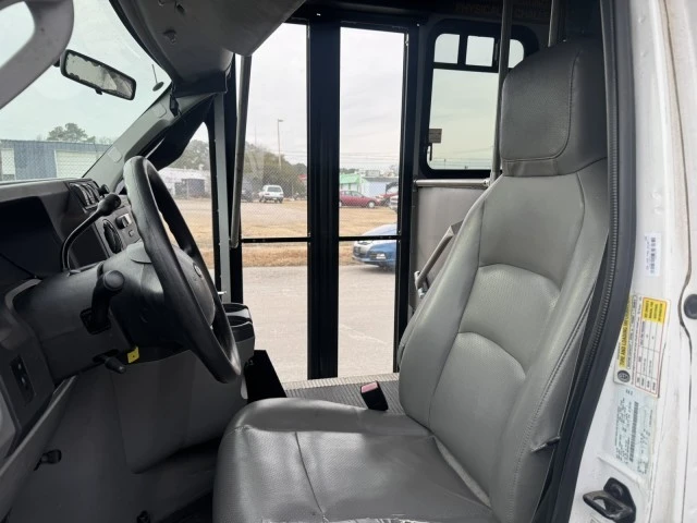 2009 Ford Econoline Van - Image 10 of 17