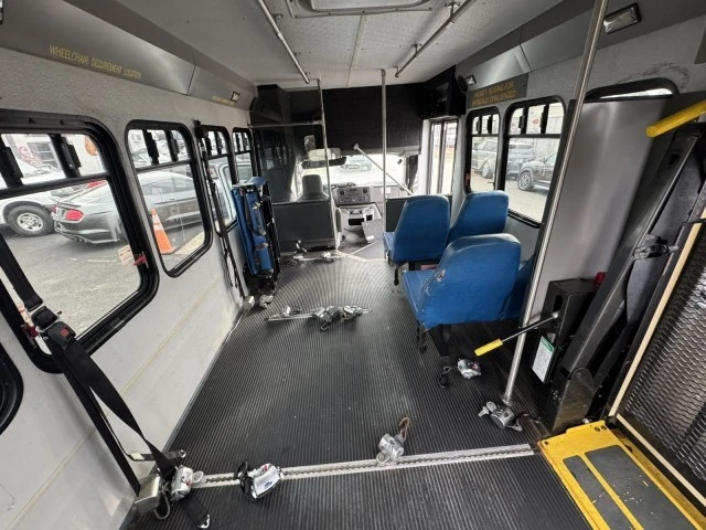 2009 Ford Econoline Van - Image 15 of 17