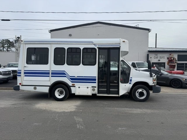 2009 Ford Econoline Van - Image 2 of 17