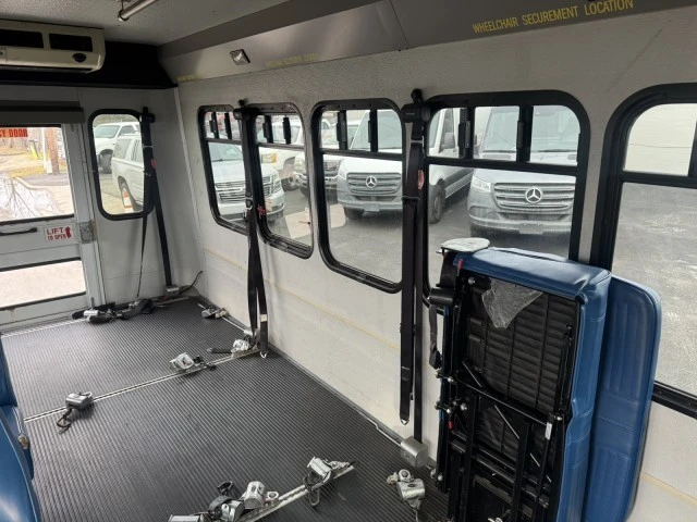 2009 Ford Econoline Van - Image 12 of 17