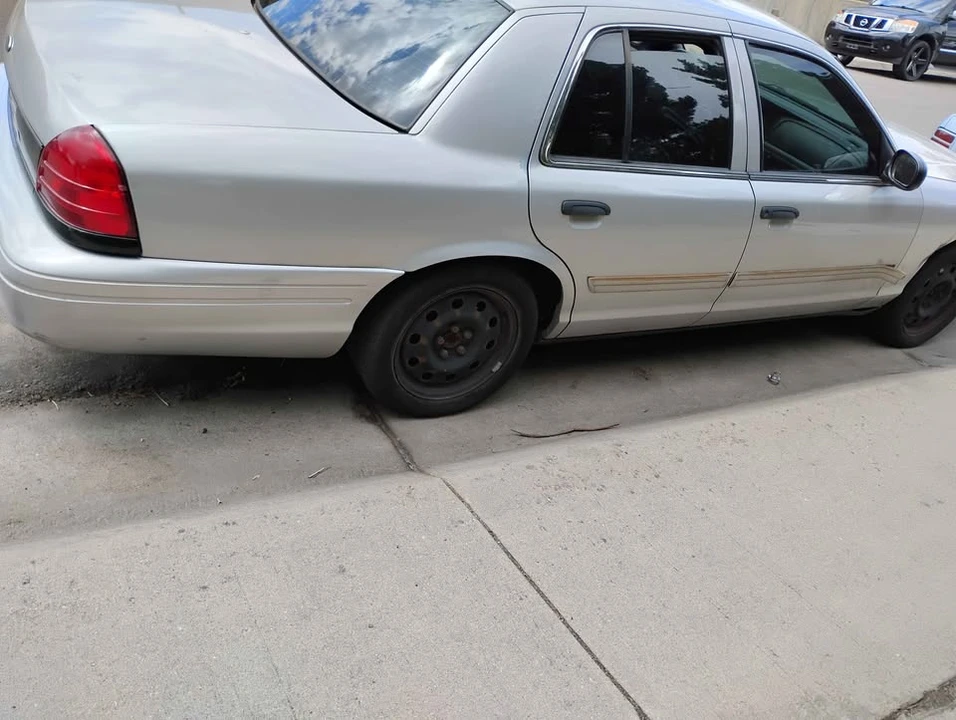 2009 Ford Crown Victoria - Image 2 of 6