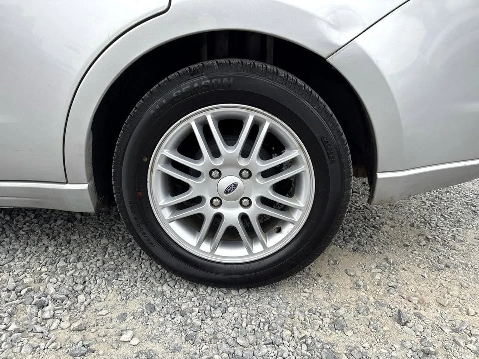 2009 Ford Focus 2nd Gen - Image 16 of 19