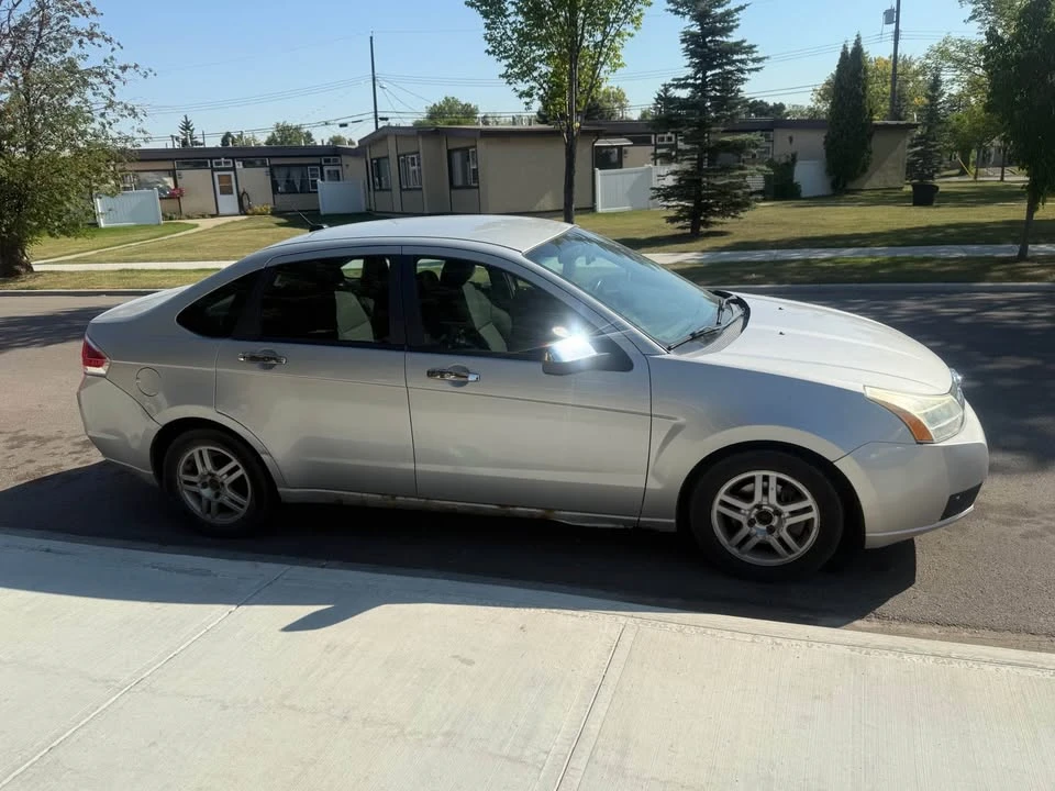 2009 Ford Focus 2nd Gen - Image 2 of 10