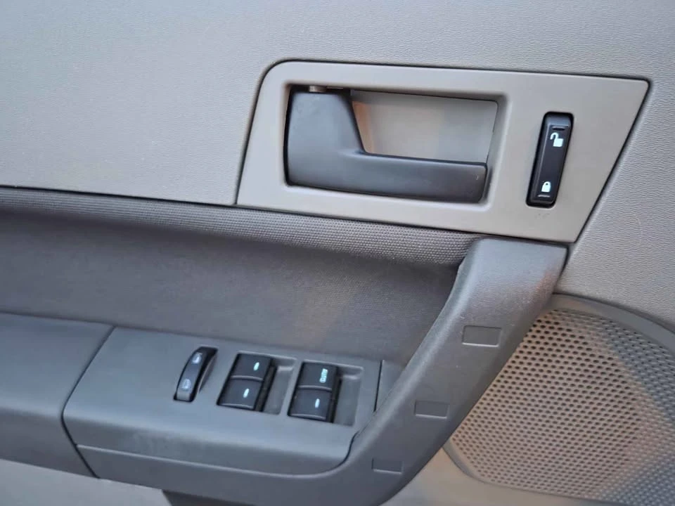 2009 Ford Focus 2nd Gen - Image 8 of 12