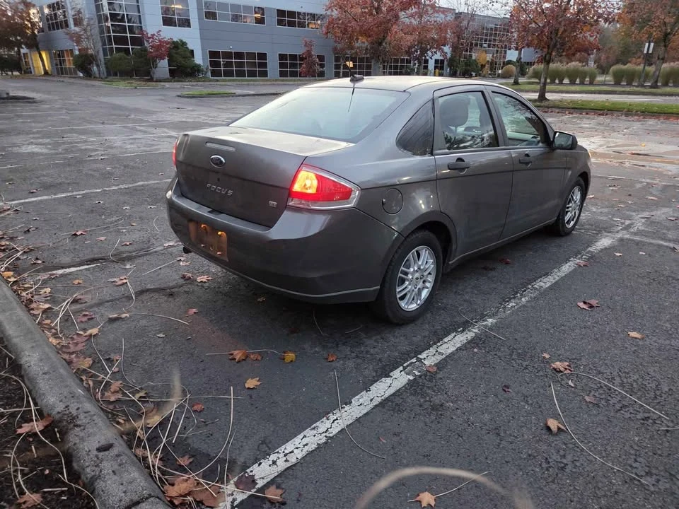 2009 Ford Focus 2nd Gen - Image 2 of 12