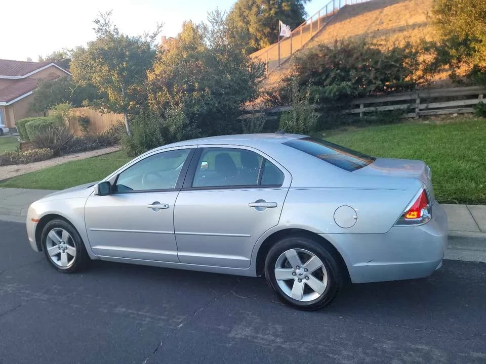 2009 Ford Focus 2nd Gen - Image 2 of 8