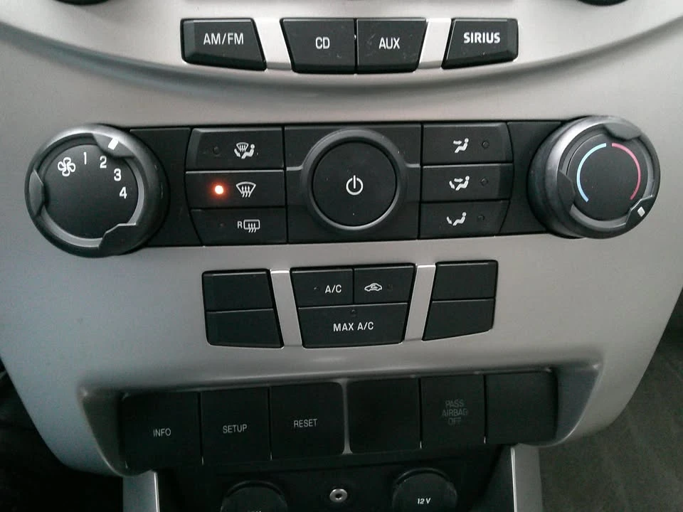 2009 Ford Focus 2nd Gen - Image 16 of 19