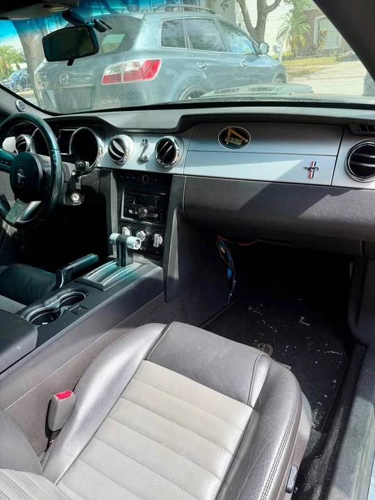 2009 Ford S197 Mustang - Image 8 of 10