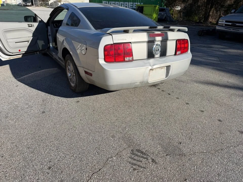 2009 Ford S197 Mustang - Image 2 of 6