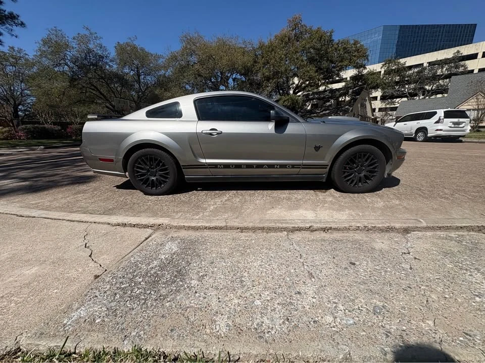 2009 Ford S197 Mustang - Image 2 of 10