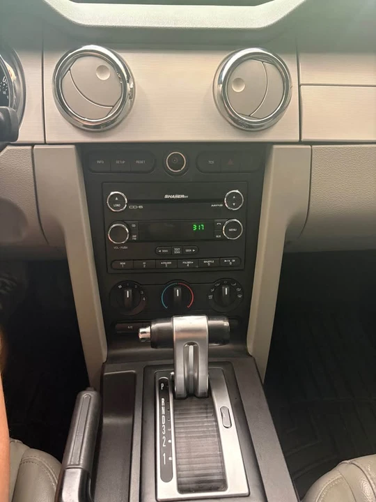 2009 Ford S197 Mustang - Image 10 of 12