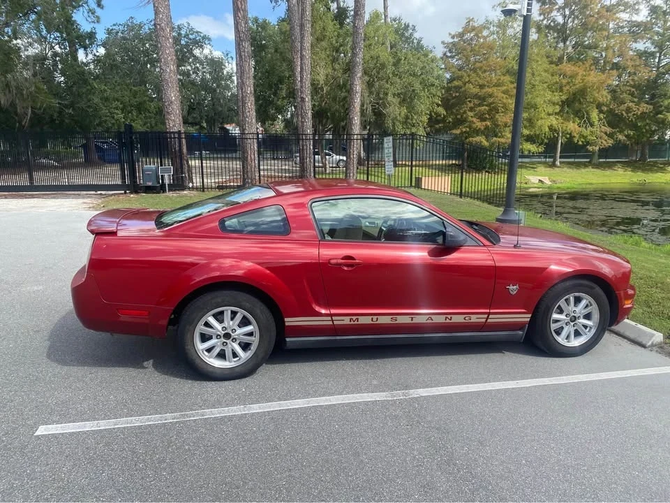 2009 Ford S197 Mustang - Image 2 of 10