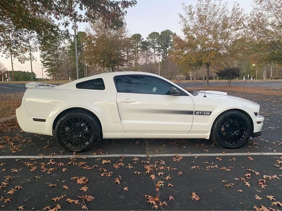 2009 Ford S197 Mustang - Image 8 of 12