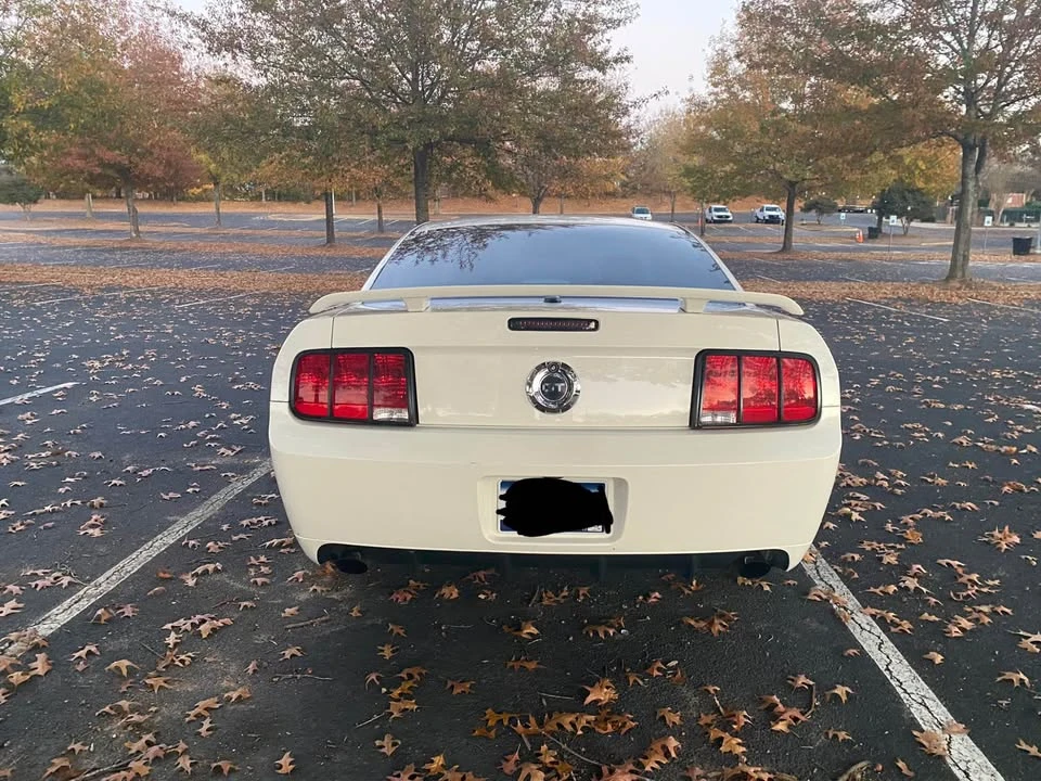 2009 Ford S197 Mustang - Image 6 of 12