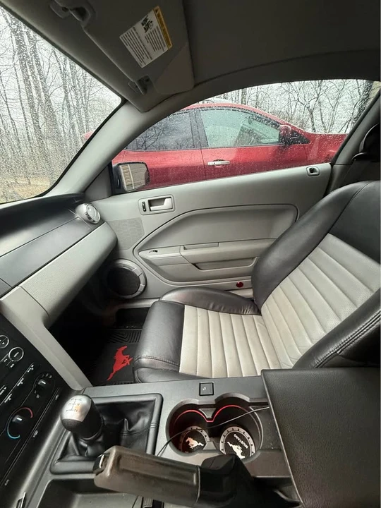 2009 Ford S197 Mustang - Image 6 of 9