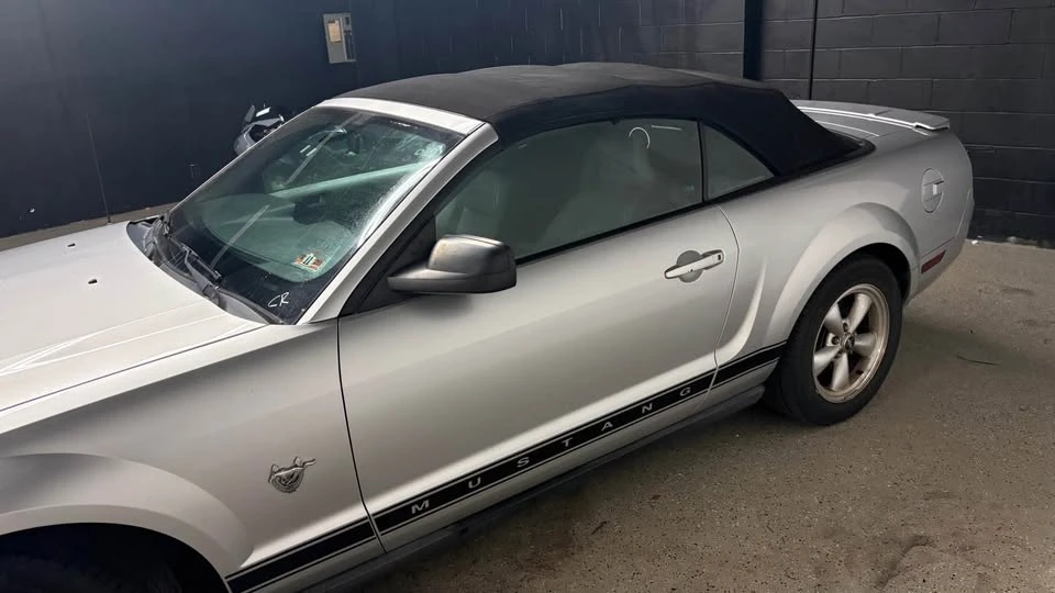 2009 Ford S197 Mustang - Image 13 of 16