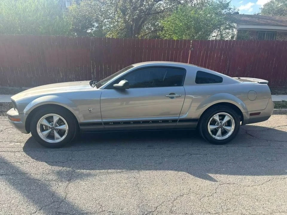 2009 Ford S197 Mustang - Image 2 of 12