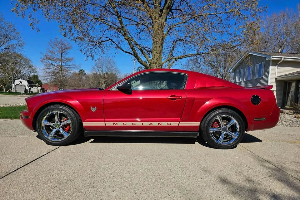 2009 Ford S197 Mustang - Image 2 of 4