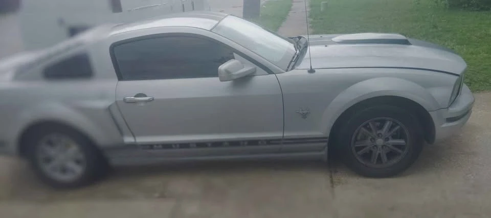 2009 Ford S197 Mustang - Image 2 of 8
