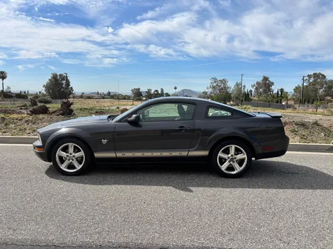 2009 Ford Mustang V6 Premium Coupe