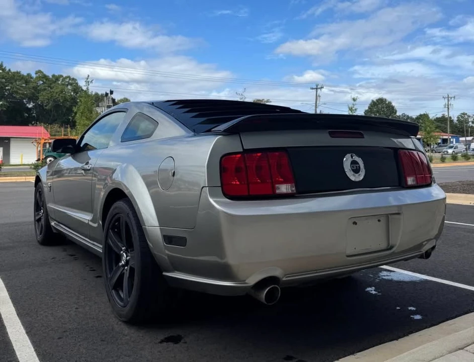 2009 Ford S197 Mustang - Image 6 of 8