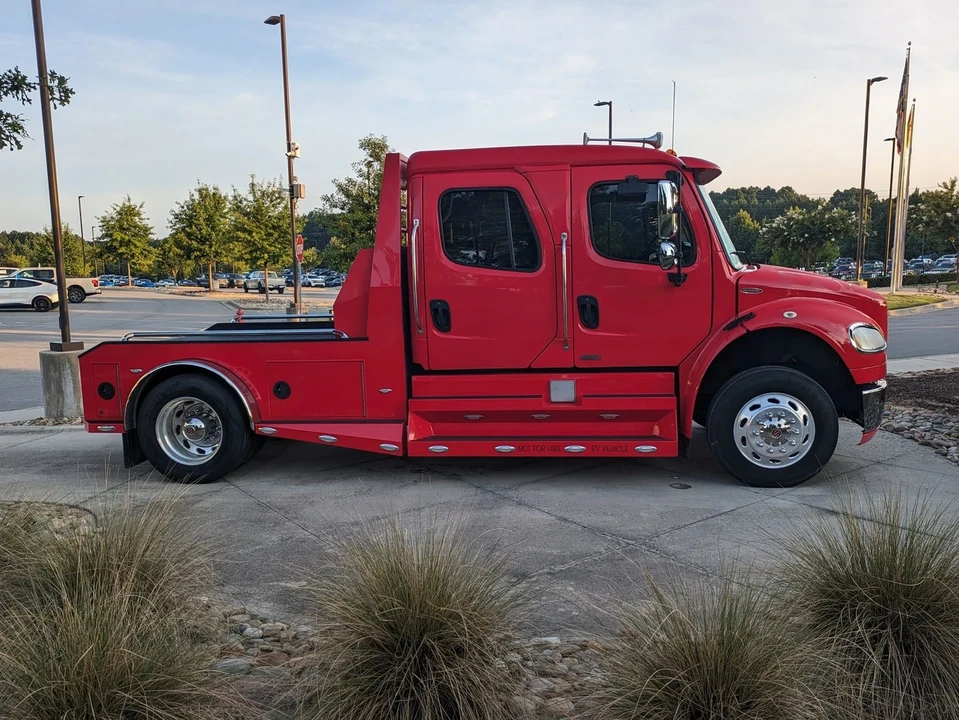 2009 Freightliner - Image 3 of 21