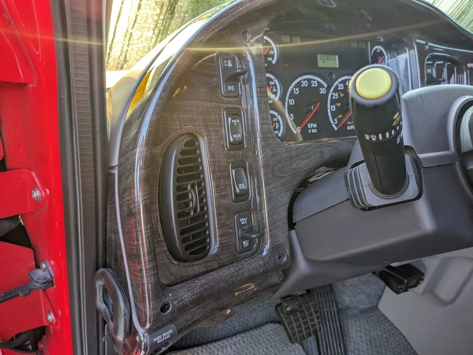 2009 Freightliner - Image 16 of 21