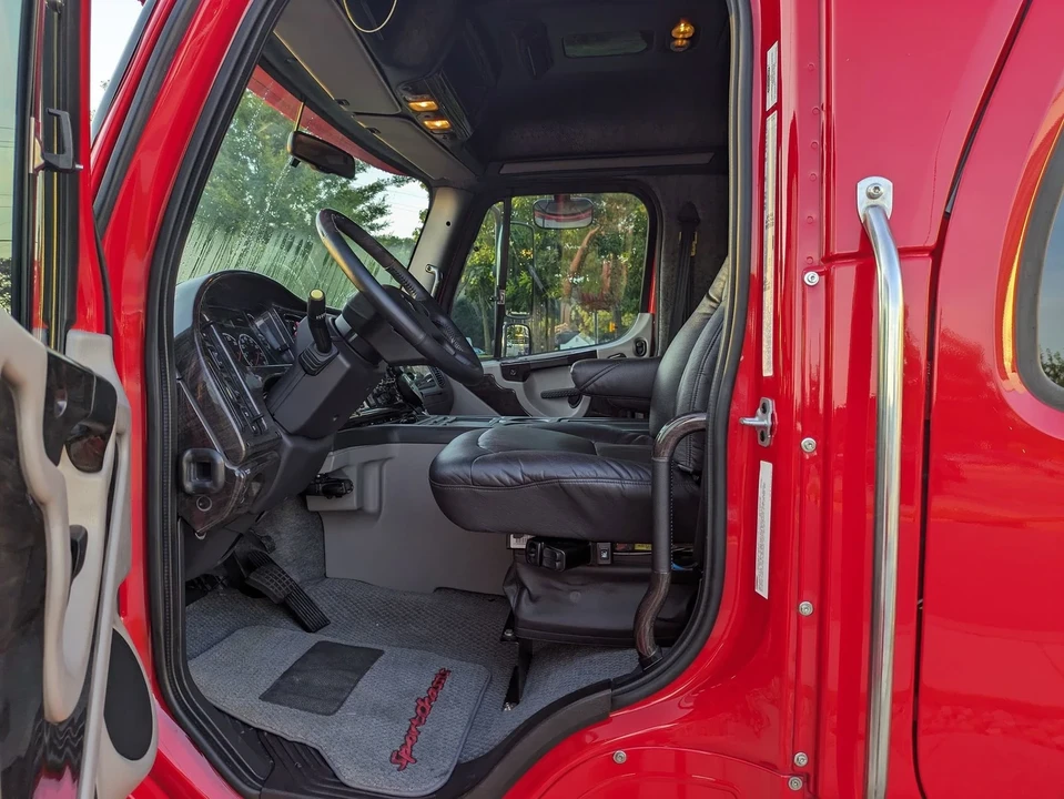 2009 Freightliner - Image 12 of 21