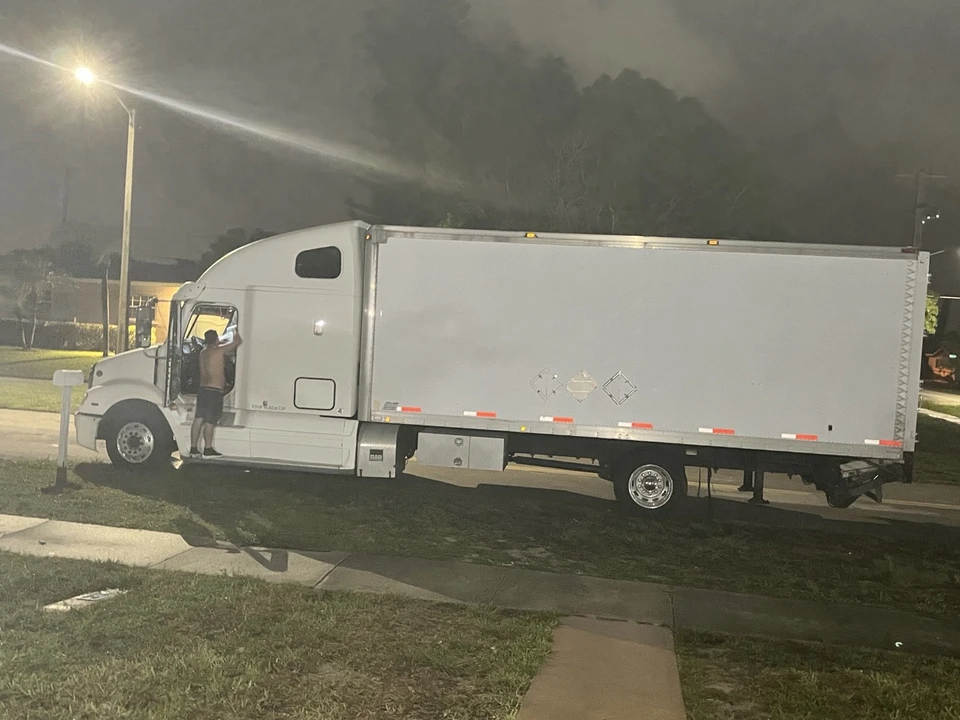 2009 Freightliner - Image 17 of 18