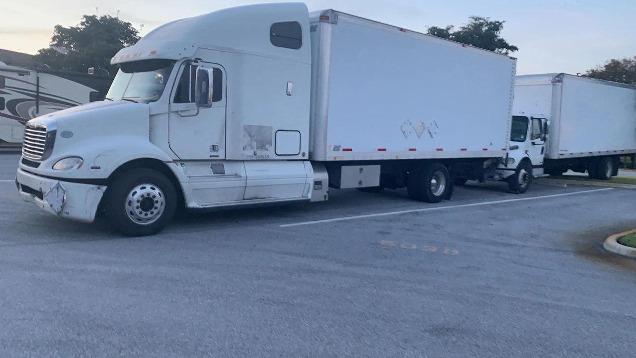 2009 Freightliner - Image 10 of 18