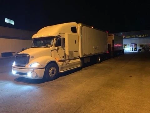2009 Freightliner - Image 3 of 18